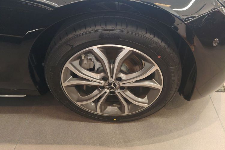 奔驰E级 2021款 改款 E 300 L 运动时尚型车身外观10