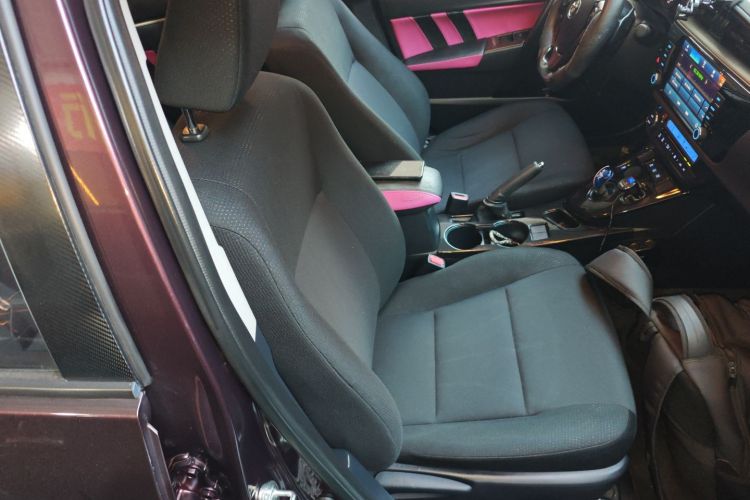 丰田 雷凌 2016款 双擎 1.8H GS E-CVT精英天窗版局部细节41