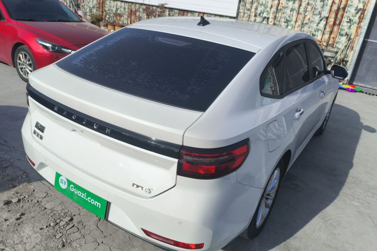 宝骏RC-5 2020款 1.5T CVT智耀豪华型车身外观7