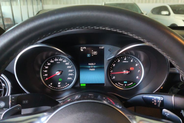 奔驰C级 2019款 C 260 运动版 4MATIC中控内饰14