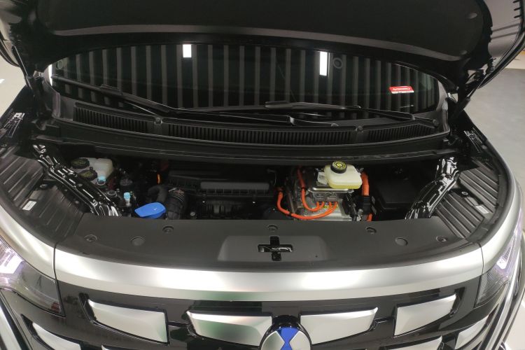 腾势D9 2024款 DM-i 980 四驱尊贵型机舱底盘24