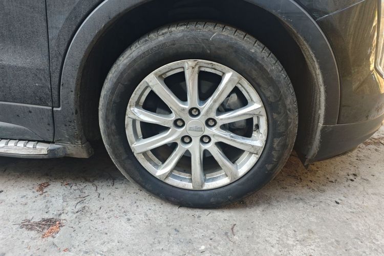 凯迪拉克XT4 2018款 28T 两驱技术型车身外观10