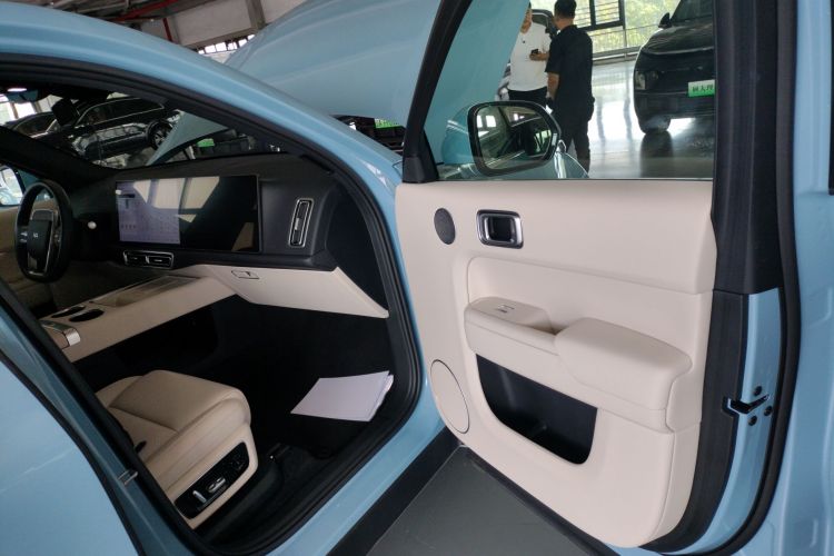理想汽车 理想L8 2024款 Max中控内饰42
