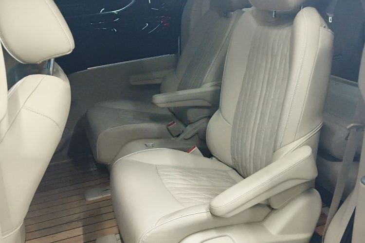 别克GL8 2023款 陆上公务舱 尊贵型中控内饰21