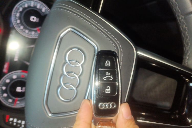 奥迪A6L 2025款 45 TFSI 臻选动感型中控内饰7001