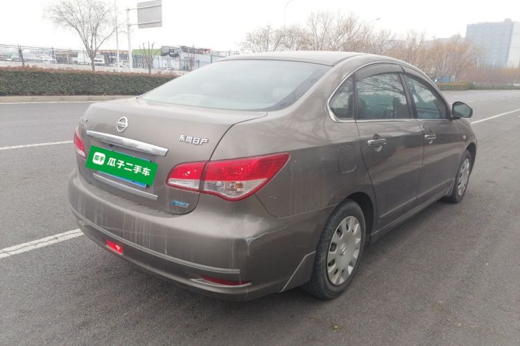 日产 轩逸 2012款 经典 1.6XE 手动舒适版车身外观7