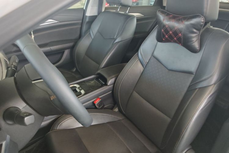 长安 逸动 2019款 高能版 1.6L GDI 手动先锋型 国VI中控内饰19