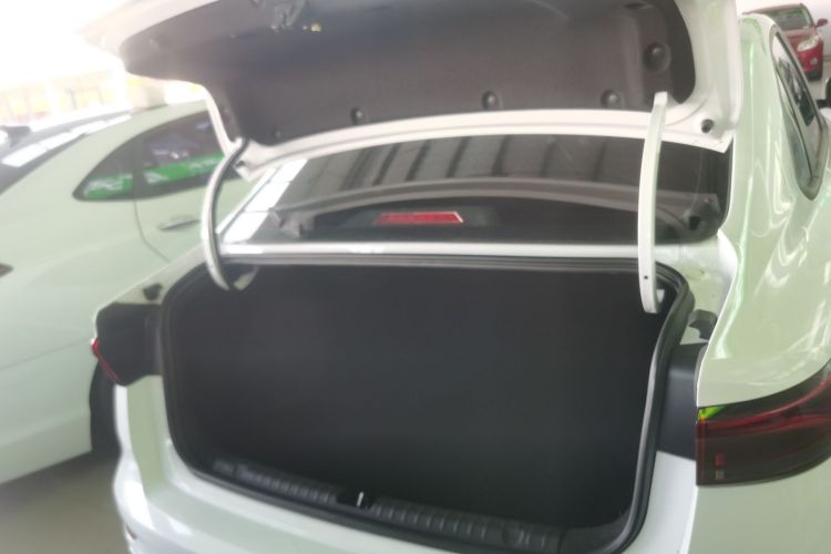 吉利汽车 帝豪 2023款 第4代冠军版 1.5L CVT豪华型机舱底盘23