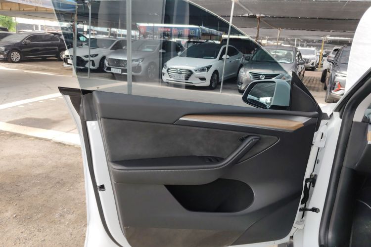 特斯拉 Model Y 2022款 后轮驱动版中控内饰7007