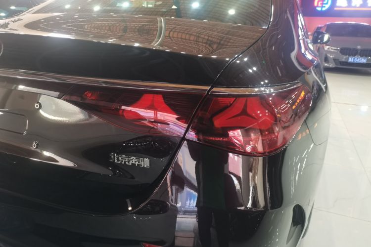 奔驰E级 2024款 E 300 L 豪华运动型车身外观9