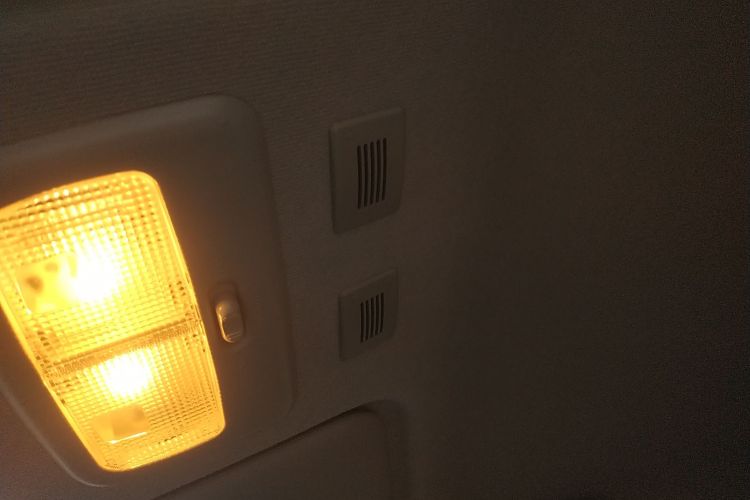 欧拉黑猫 2022款 301km 基础型 三元锂中控内饰22