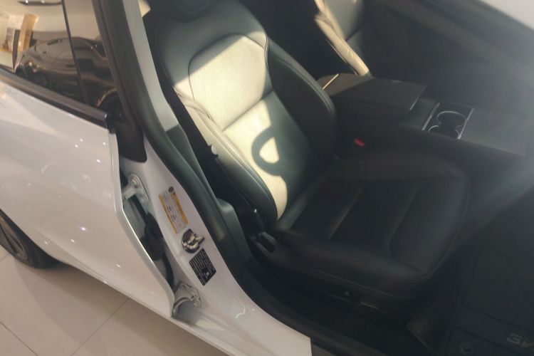 特斯拉 Model 3 2023款 长续航全轮驱动版局部细节41