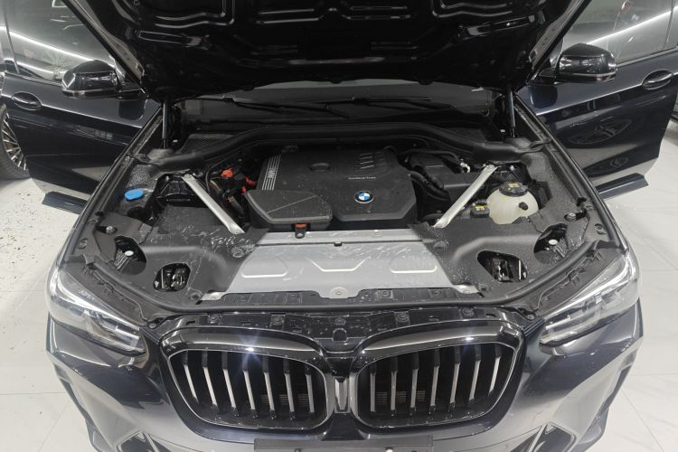 宝马X3 2022款 xDrive30i 领先型 M曜夜套装机舱底盘24