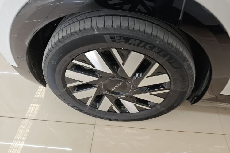 极氪MIX 2025款 长续航智驾版车身外观6008