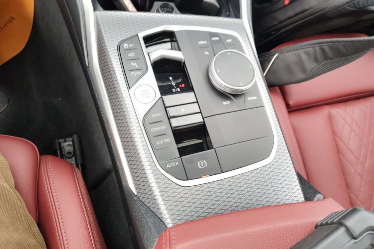 宝马3系 2025款 330Li 尊享型 M运动曜夜套装局部细节18