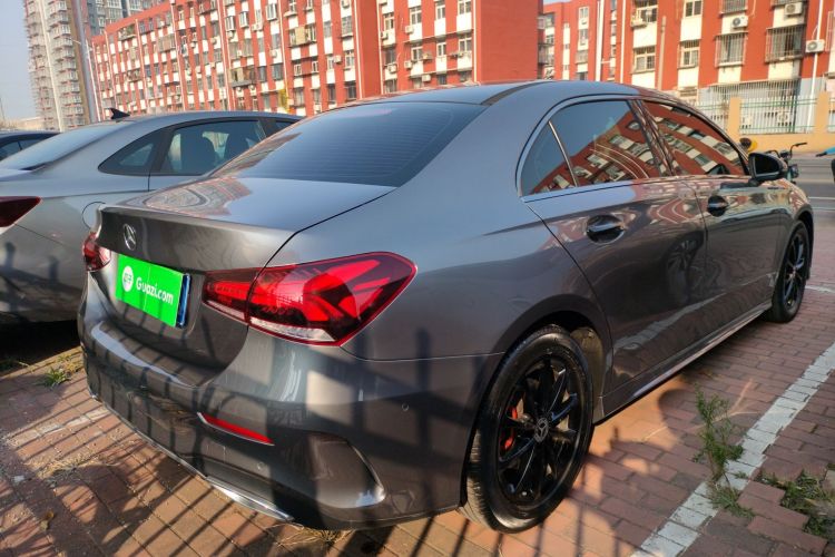 奔驰A级 2020款 改款 A 200 L 运动轿车时尚型车身外观7