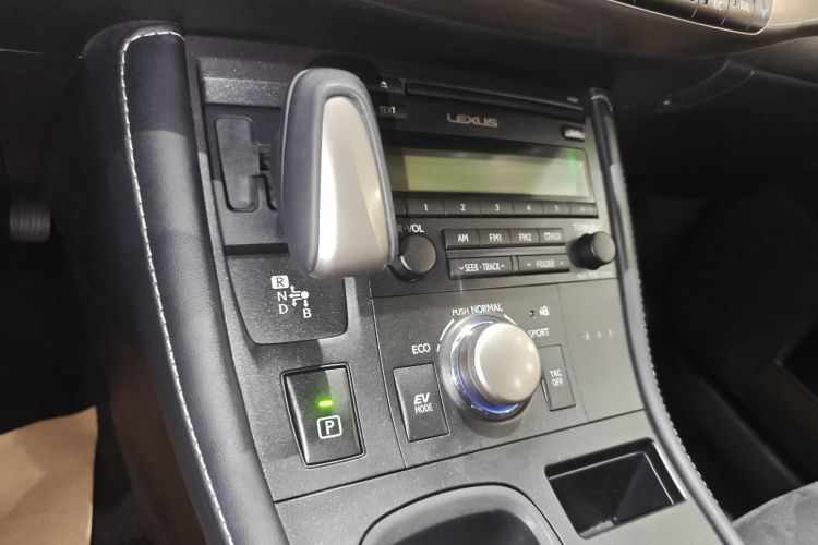 雷克萨斯CT 2017款 CT200h 精英版 单色 国VI中控内饰18