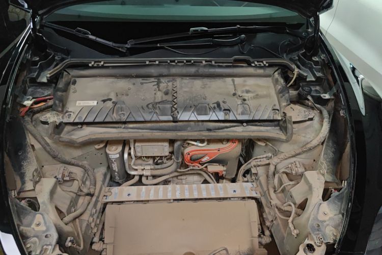 特斯拉 Model Y 2022款 改款 长续航全轮驱动版机舱底盘24