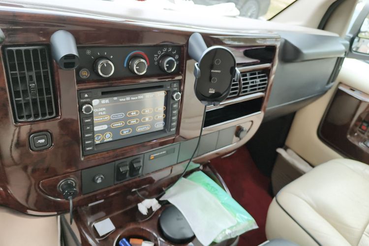 GMC SAVANA 2014款 5.3L 四驱领袖版中控内饰16