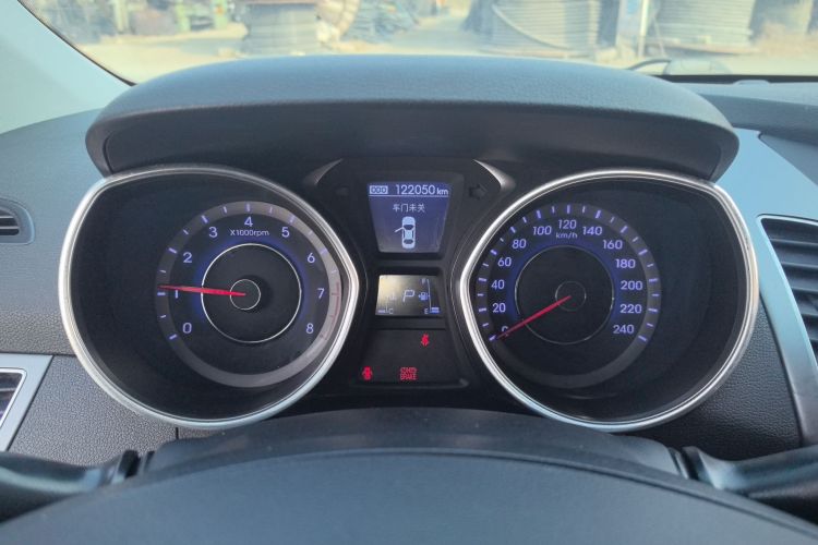 现代 朗动 2015款 1.6L 自动领先型中控内饰14