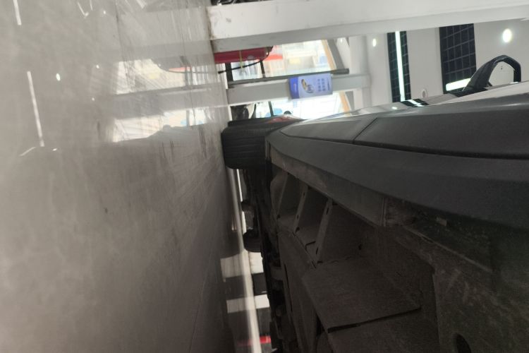 凯迪拉克XT5 2022款 2.0T 四驱豪华型（蜂鸟版）机舱底盘30