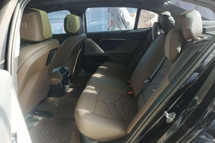 宝马5系 2024款 525Li M运动套装中控内饰7004