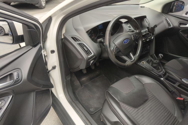 福特 福克斯 2017款 三厢 1.6L 手动风尚型智行版中控内饰20