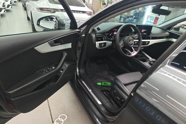 奥迪A4L 2022款 40 TFSI 时尚动感型中控内饰20