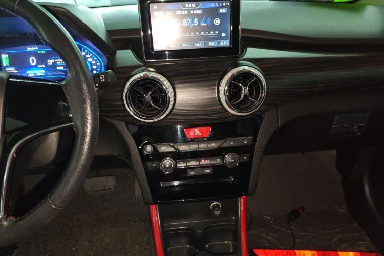 北汽新能源EX 2018款 EX360 新尚版中控内饰16