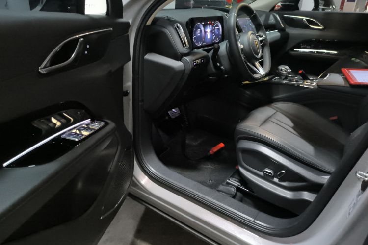 红旗HS3 2023款 1.5T 两驱善为版中控内饰20