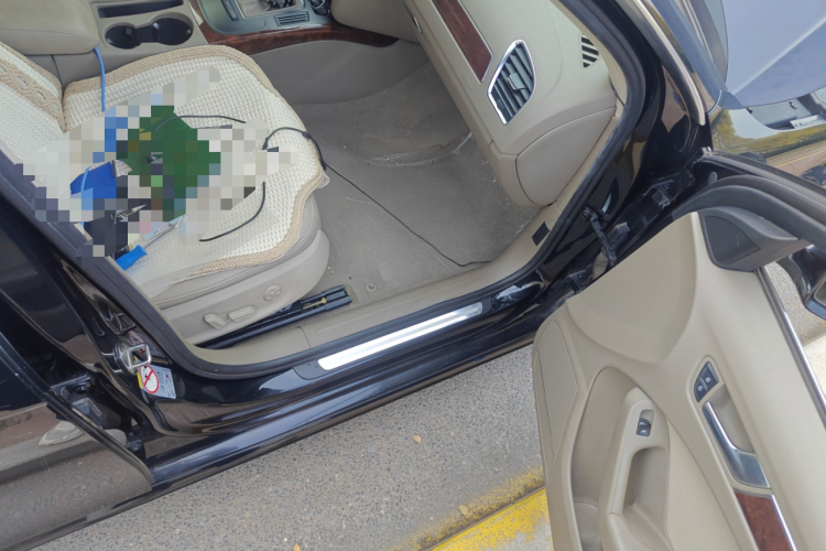 奥迪A4L 2011款 2.0 TFSI 技术型局部细节9005