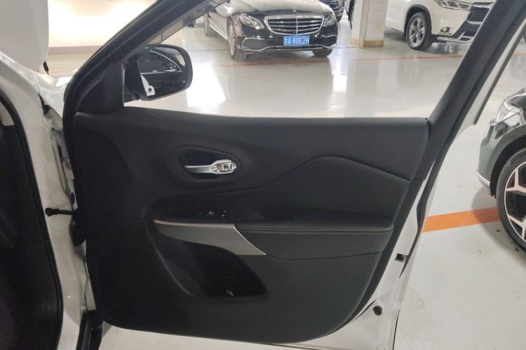 Jeep 自由光 2019款 2.0T 两驱智享版 国V中控内饰42