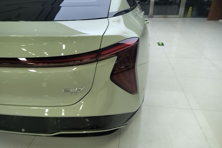 红旗EH7 2024款 690 Pro荣耀版车身外观9