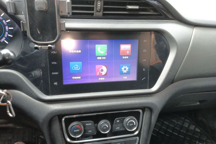 奇瑞 瑞虎3 2016款 1.6L 手动智尚版中控内饰16