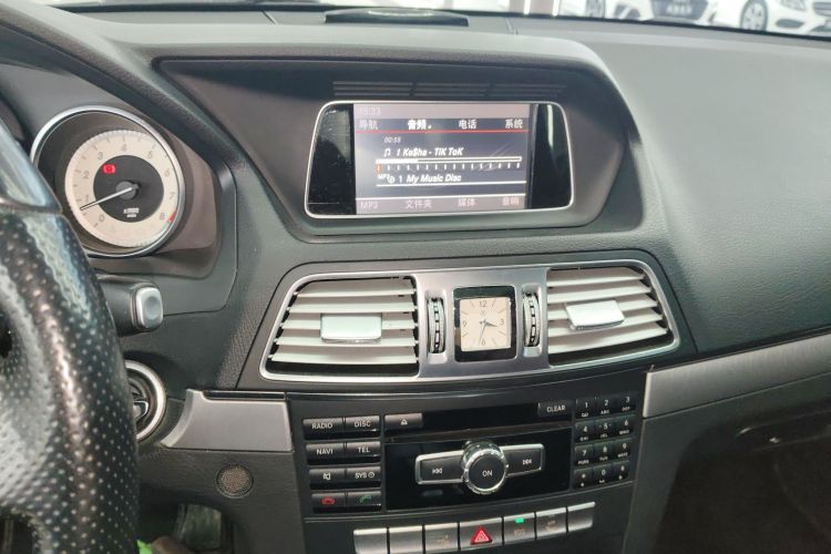 奔驰E级(进口) 2014款 E 200 轿跑版中控内饰16