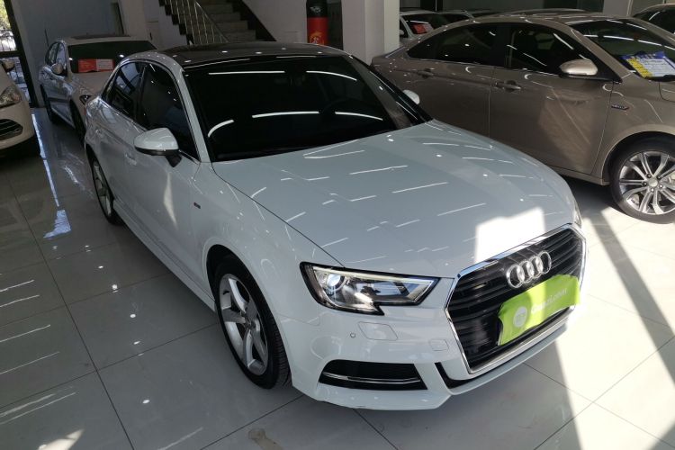 奥迪A3 2018款 30周年年型 Limousine 35 TFSI 时尚型车身外观3