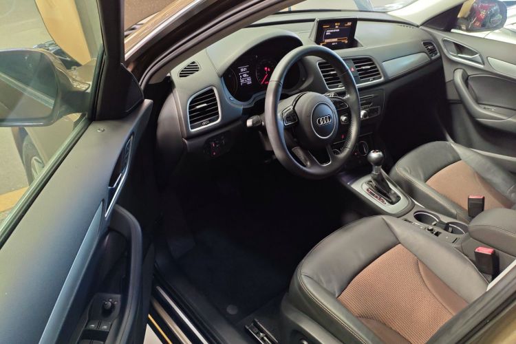 奥迪Q3 2018款 30周年年型 30 TFSI 时尚型中控内饰7003