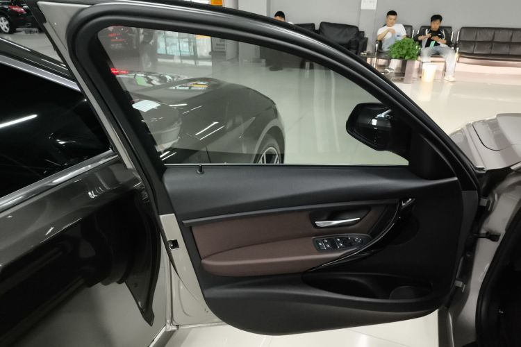 宝马3系 2019款 320Li 时尚型中控内饰7007