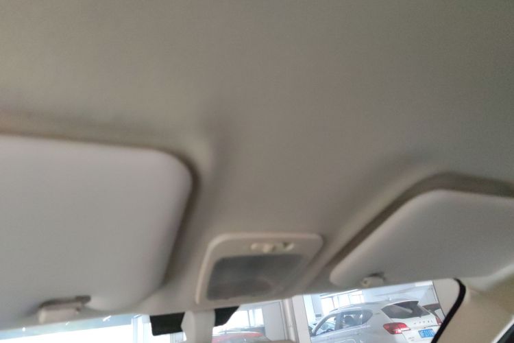 凌宝汽车 凌宝uni 2022款 微甜版中控内饰22