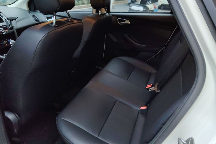 福特 福克斯 2015款 两厢 1.6L 自动舒适型中控内饰21