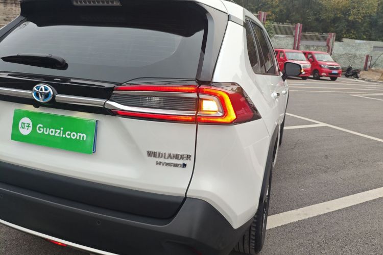 丰田 威兰达 2023款 双擎 2.5L E-CVT四驱尊贵版车身外观6004