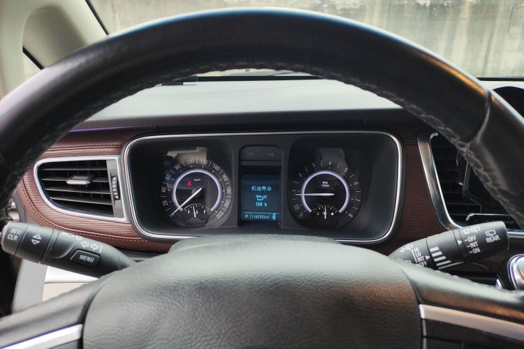 别克GL8 2017款 25S 豪华型 国V中控内饰14