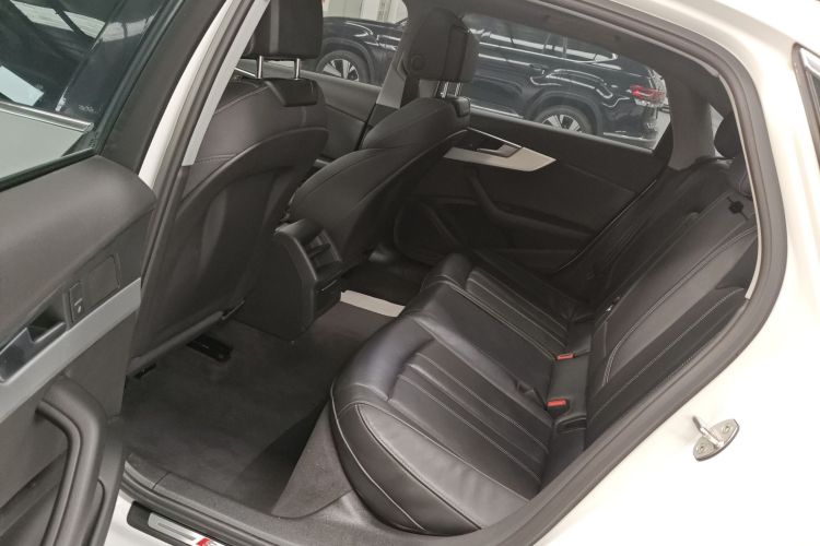 奥迪A4L 2023款 40 TFSI 时尚动感型中控内饰21