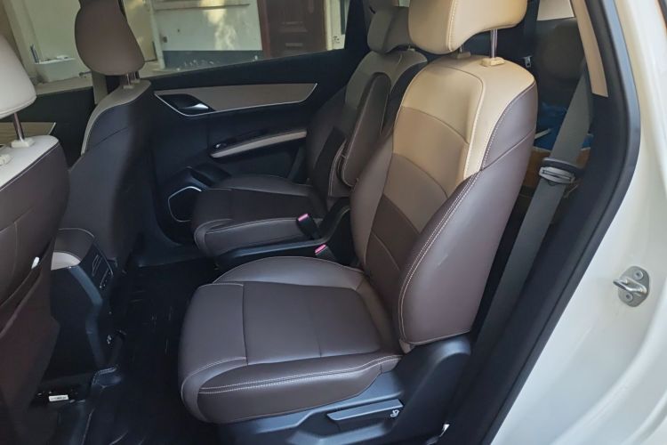 比亚迪 宋MAX新能源 2022款 DM-i 105KM 行政版中控内饰7004