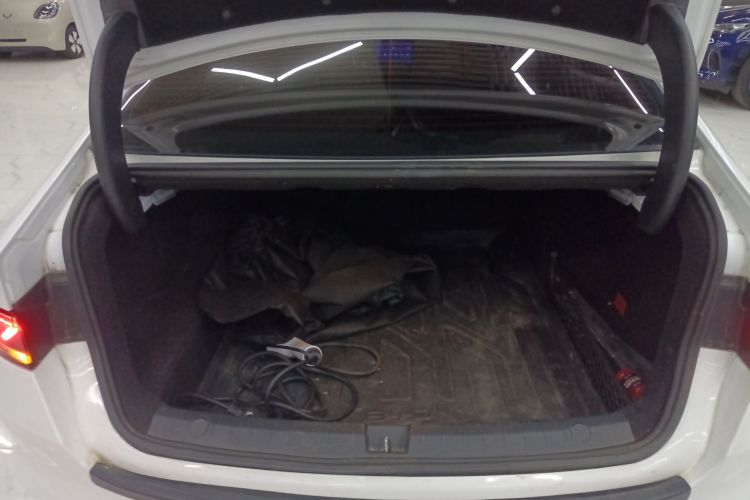 比亚迪 秦PLUS 2023款 冠军版 DM-i 55KM领先型机舱底盘23