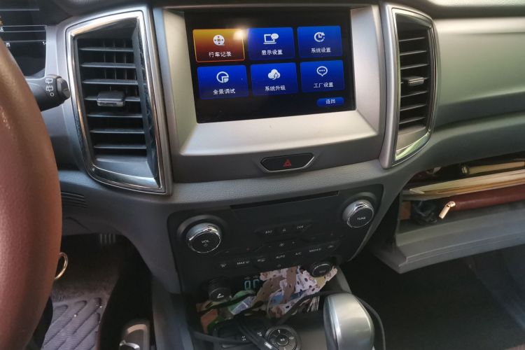 福特 撼路者 2017款 2.0T 汽油自动四驱豪华版 7座中控内饰16