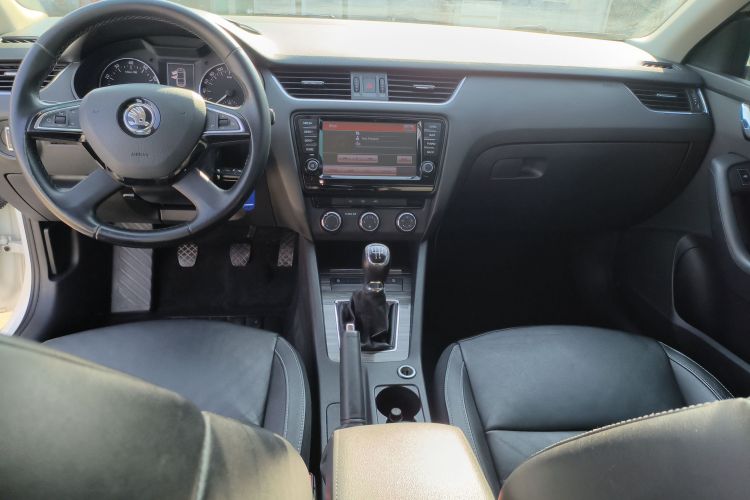 斯柯达 明锐 2016款 1.6L 手动智行版中控内饰18