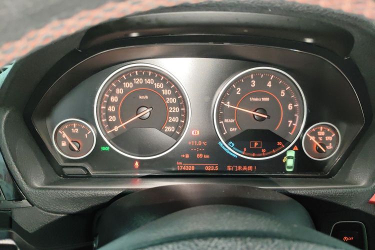 宝马3系 2014款 328i 运动设计套装局部细节14