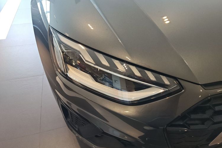 奥迪A4L 2022款 40 TFSI 豪华动感型车身外观8