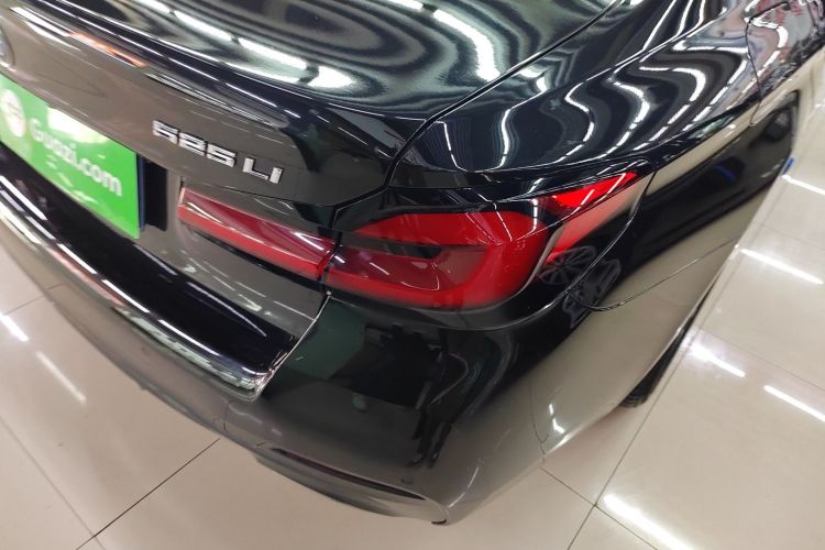 宝马5系 2022款 改款二 525Li M运动套装车身外观9